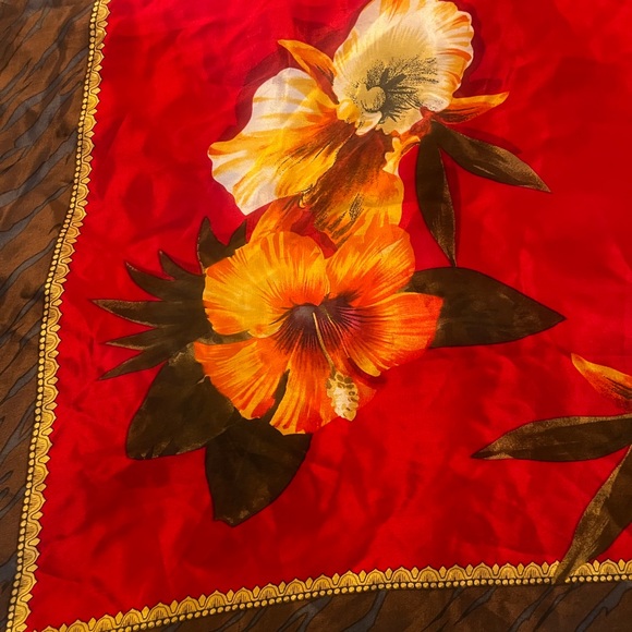 Adrienne Vittadini Vintage Tropical Pattern Silky Scarf (90cmx90cm) - Picture 4 of 5